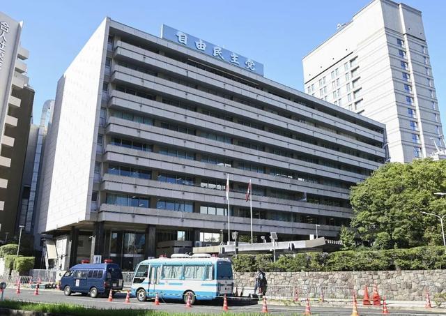 日本男子驾车冲撞首相官邸外围栏 投掷燃烧瓶后被捕