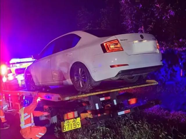 男子连续驾车11个小时带着全家翻车 疲劳驾驶警示录