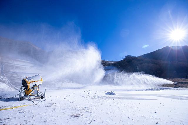 国家高山滑雪中心开始造雪 新雪季序幕拉开