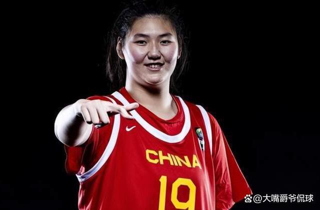 U19女篮世界杯海报公布！张子宇成中国队门面 但1弱点或被针对