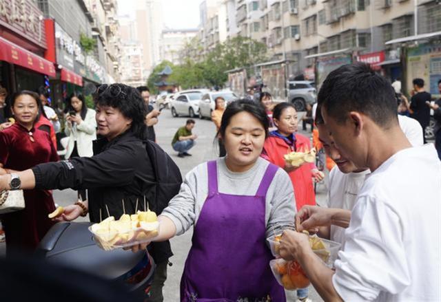 发型师晓华称只想做个普通理发师