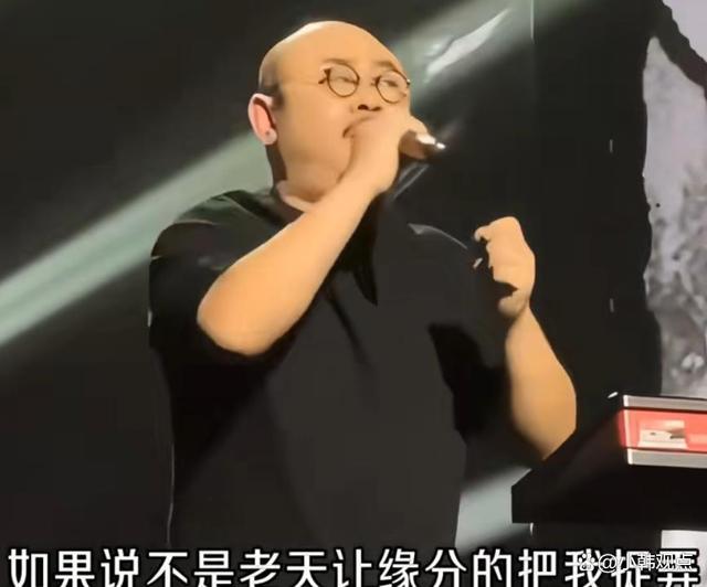 85岁奶奶赴澳门看刀郎演唱会 赌王四姨太梁安琪现身刀郎澳门演唱会