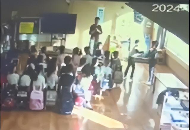 幼师教唆学生掌掴同学 校园霸凌事件引关注