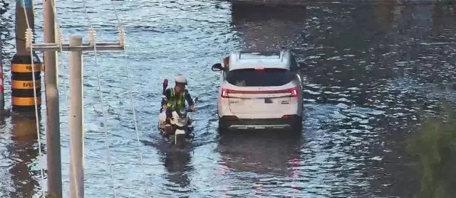 沿海多地为何又见海水倒灌 天文大潮成主因