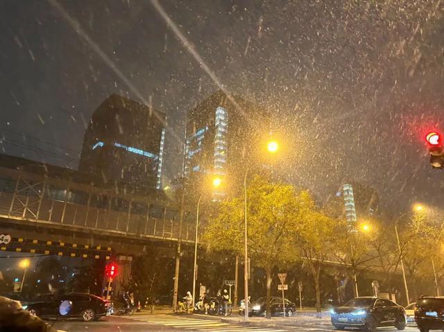 气象部门回应北京为何突然飘雪 冷涡天气所致