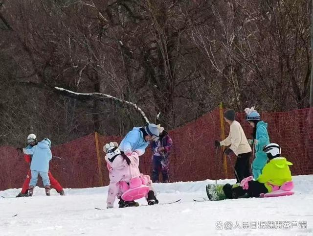 哈尔滨再现冰雪旅游热 医疗保障添安心