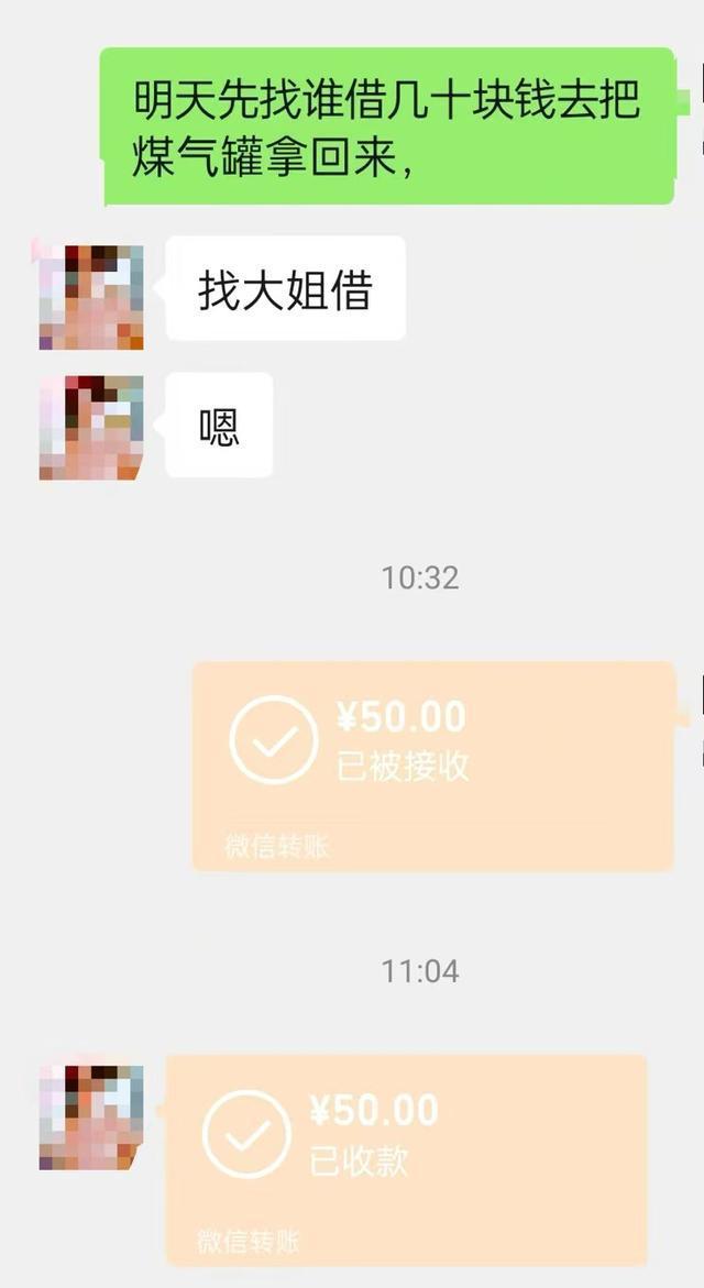 女摊贩借债给城管交罚金？知情东说念主士：她一月前腿骨折，拖欠了房租，饭钱齐莫得，被动出摊还被持了 生计所迫无奈之举