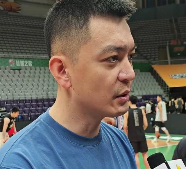 杨鸣：我也很关心大外援的问题 力求尽快到位并加强保护