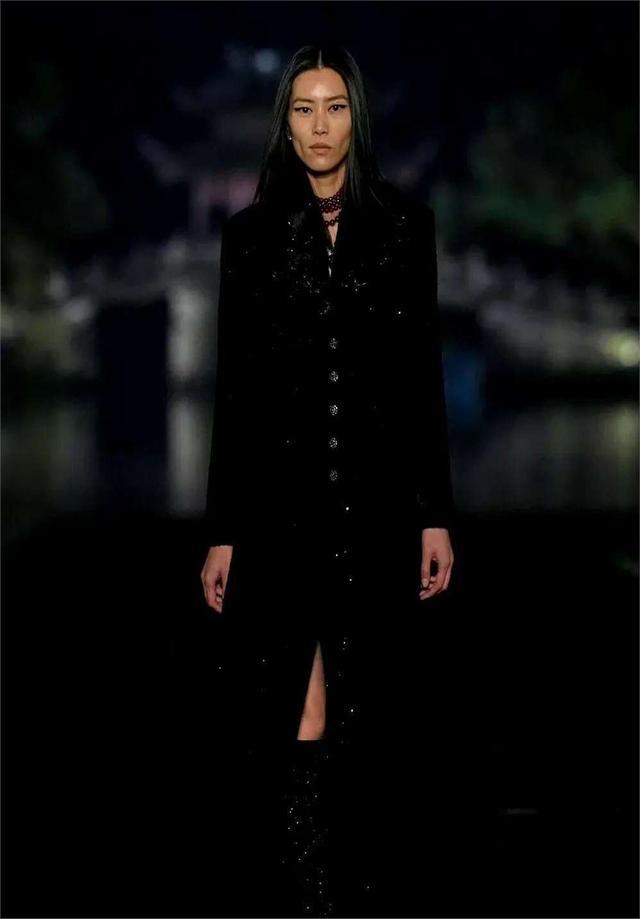 藏在香奈儿秀场里的细节 明星造型大比拼