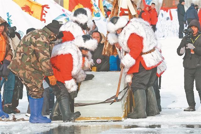 哈尔滨采冰节火热启幕 庆亚冬添彩冰雪季