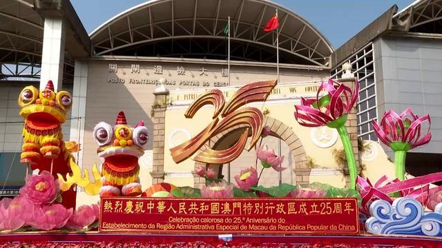 澳门大街小巷到处都是中国红 喜迎回归25周年