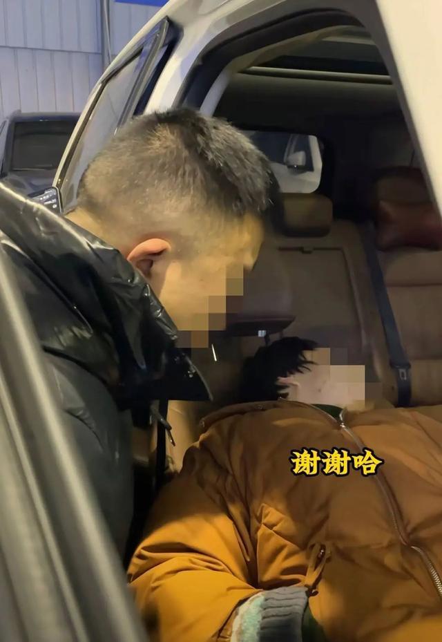 女子卖车反悔 强行吃住在车里90小时 退车风波终落幕