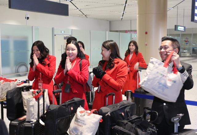 首架东南亚冰雪旅游包机落地哈尔滨 开启冬季旅游新篇章