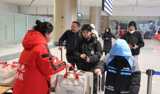 首架东南亚冰雪旅游包机落地哈尔滨 开启冬季旅游新篇章