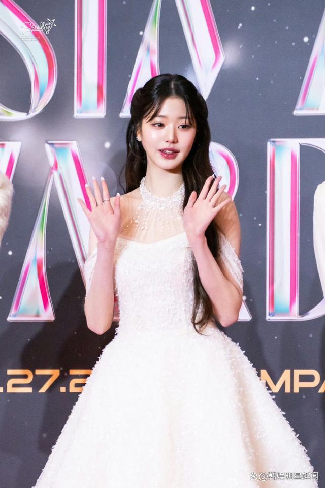 张元英张多雅AAA同框 姐妹花甜蜜互动
