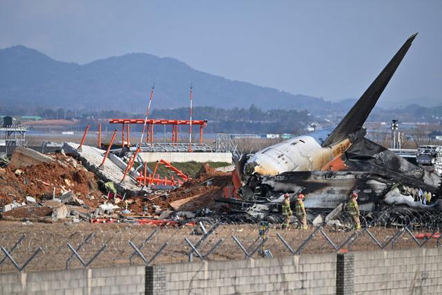 2分钟推测韩国空难原因及过程 起落架故障致悲剧