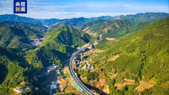 广西那平高速全线建成通车 边境口岸交通升级