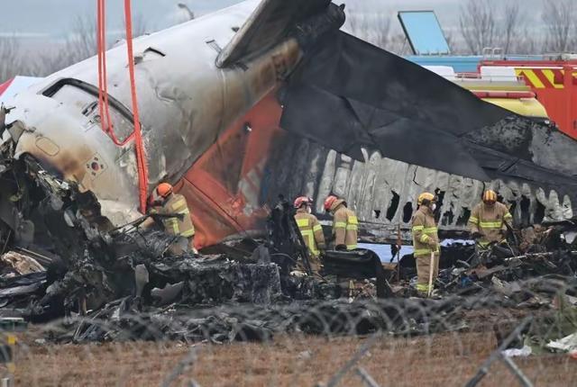 韩国空难2人获救过程曝光