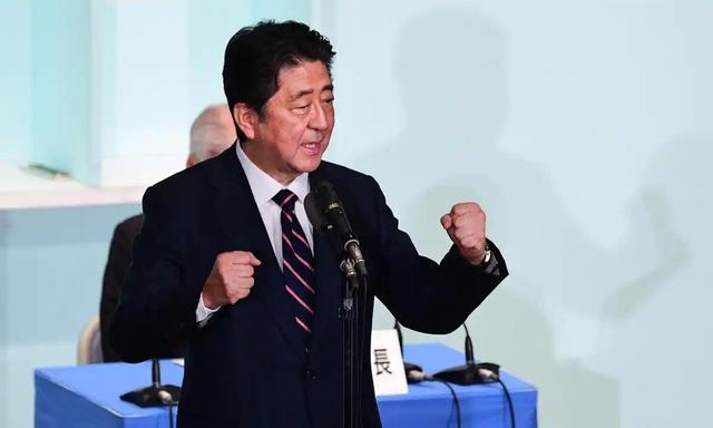 日本前首相安倍晋三遇刺后，他的墓碑上，为什么刻得是中国汉字？ 汉字背后的深意