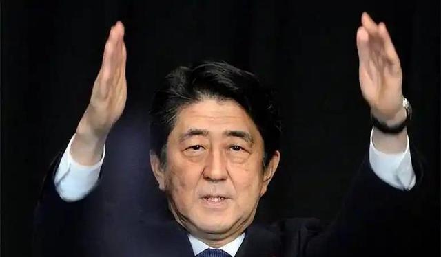 日本前首相安倍晋三遇刺后，他的墓碑上，为什么刻得是中国汉字？ 汉字背后的深意