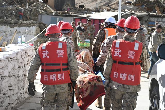 西藏定日县地震救援进行时 多方力量紧急驰援