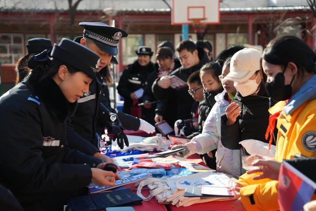 北京举办110宣传日算作 揭露新式讹诈妙技