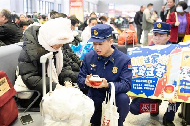 回家的路是他们全力守护 消防进家平安过冬-第4张-综合新闻-河道工程网