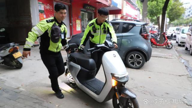 安全出行不再難,！60歲以上老人電動(dòng)車正確選擇與上路指南 選車合規(guī)更安心