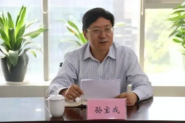 中纪委连发6人被查！一国企2名高管同日落马 多地官员涉违纪违法