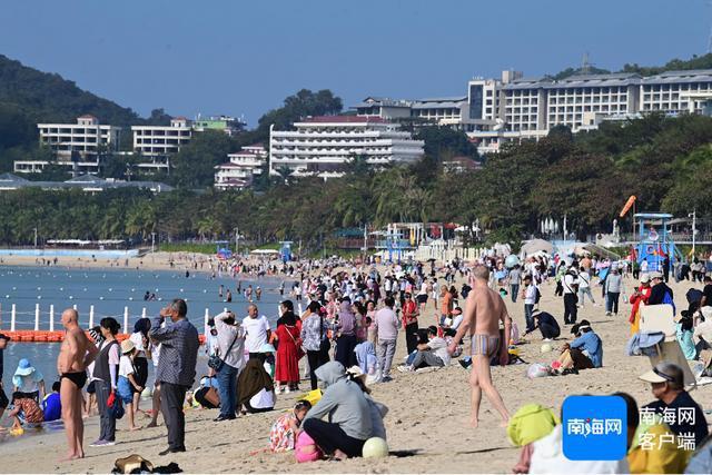 三亞拉開(kāi)冬季旅游旺季序幕 景區(qū)人潮如織活力十足