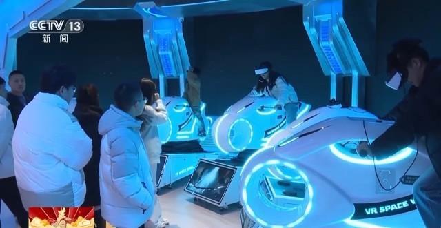 这些年味十足的表演科技含量满满 光影秀点亮新春夜