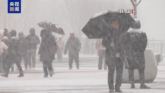 日本多地大雪天氣持續(xù) 多個(gè)航班被取消