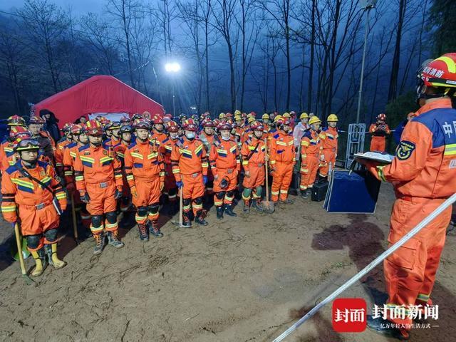 四川山体滑坡救援直击：紧张、温馨的18个场景 众志成城共渡难关