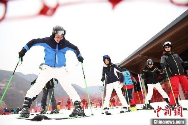 兩岸青年為亞冬會(huì)遙送祝福 共敘冰雪情誼