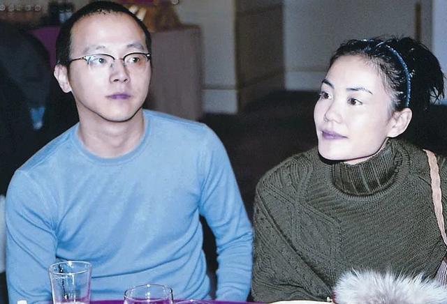 港媒放出王菲谢霆锋相恋高清旧照 王菲谈谢霆锋“除了缘分还能说什么”