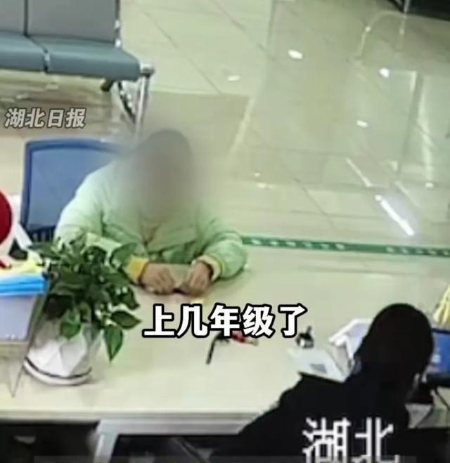高三學(xué)生公交車(chē)上崩潰大哭 壓力下的共鳴