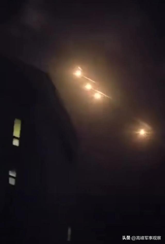 巴F16在首都上空发射照明弹庆祝胜利 彰显空军实力