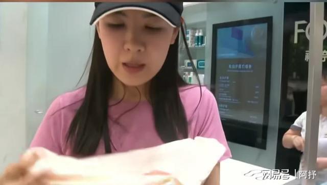 女子3萬買4件T恤被洗衣店洗縮水