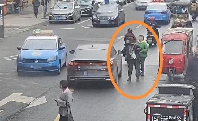 两女子轮流扮孕妇碰瓷被刑拘