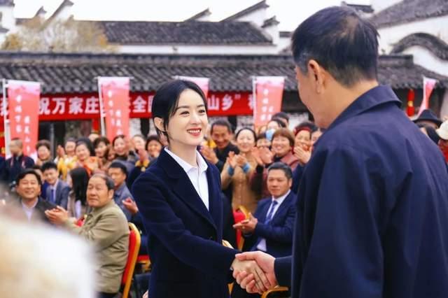 當(dāng)縣城職場(chǎng)來了大廠高管，7毛錢報(bào)銷半個(gè)月,，打工人更累了,！
