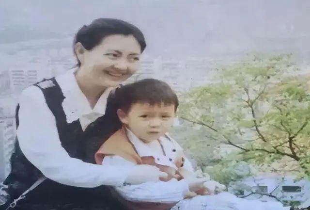 被保姆拐走33年的男嬰結(jié)婚了 命運的重逢