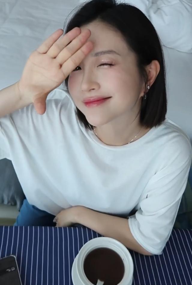 37岁包文婧感叹产后减肥不易 二胎满月喜上加喜