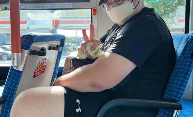 男子減肥150斤被媽媽說像換了兒子