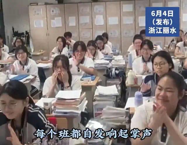 高三老師把英語聽力換成《一路生花》：笑著笑著就哭了,！