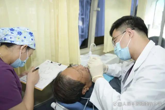 专家：忽视刷牙出血或导致牙齿掉光 从出血到掉牙仅三步