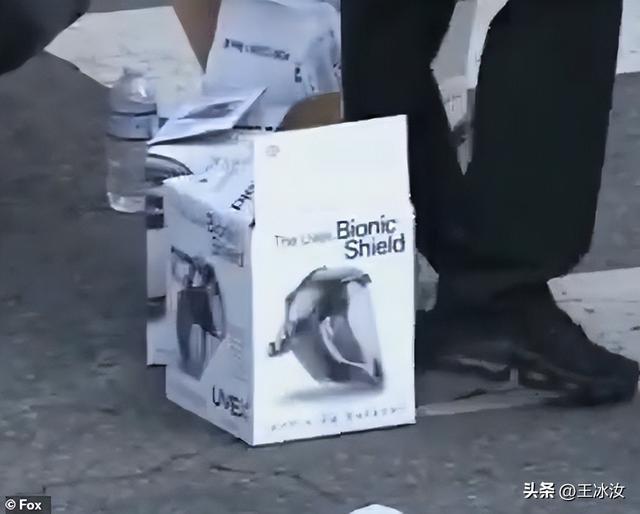 洛杉矶街头现神秘军火供应商 秘装备引发冲突升级
