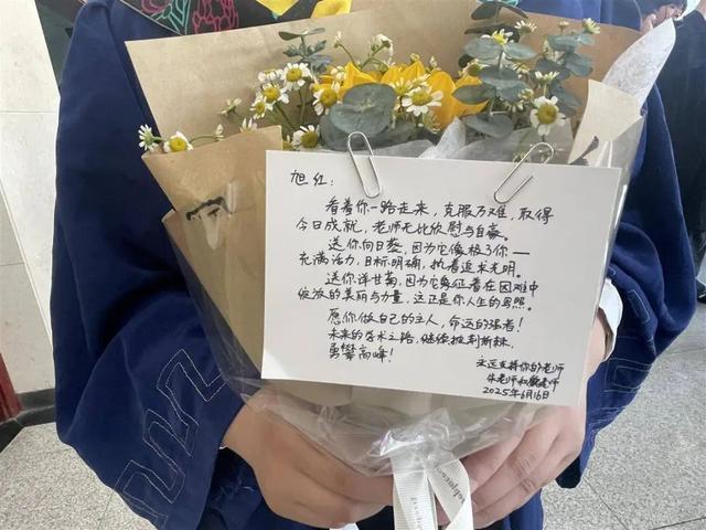 女孩10歲痛失養(yǎng)父被鄰居接力撫養(yǎng) 愛與希望照亮未來