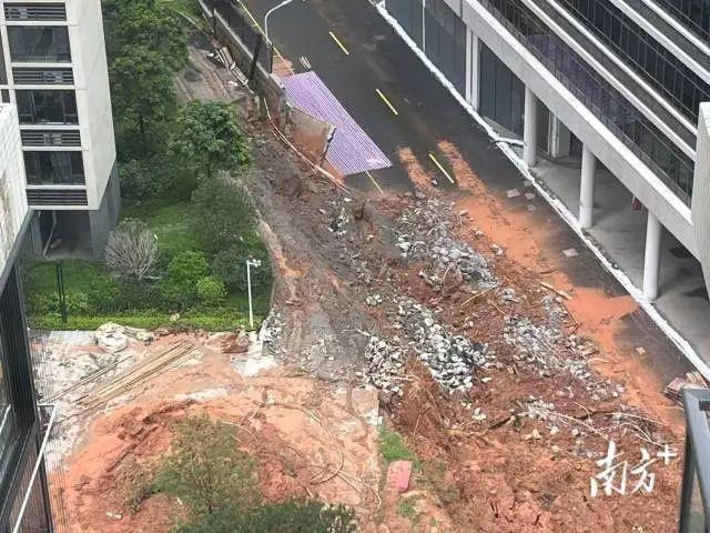 广州一小区挡土墙倒塌 居民担忧安全