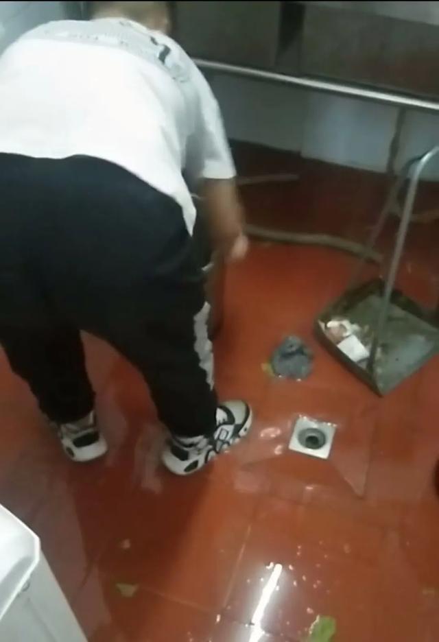 家人回應(yīng)16歲少年救落水女子身亡 家庭陷入巨大悲痛