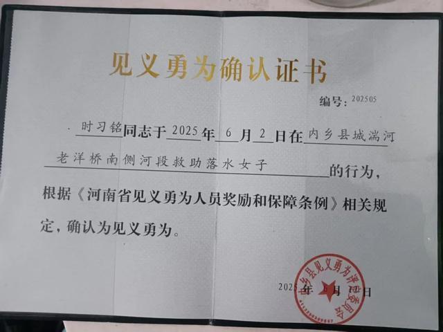 儿子救人去世妈妈看见同龄孩子哭晕 英勇少年舍己救人